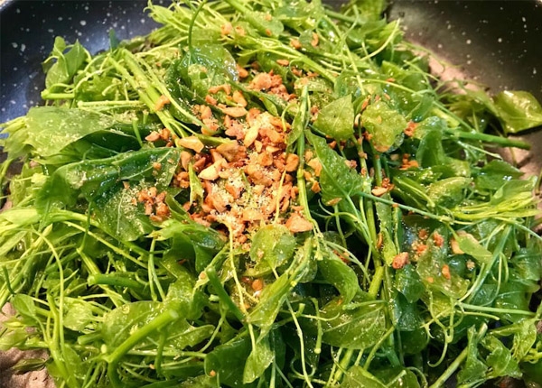 Hấp dẫn với Rau bồ khai xào tỏi thơm ngon